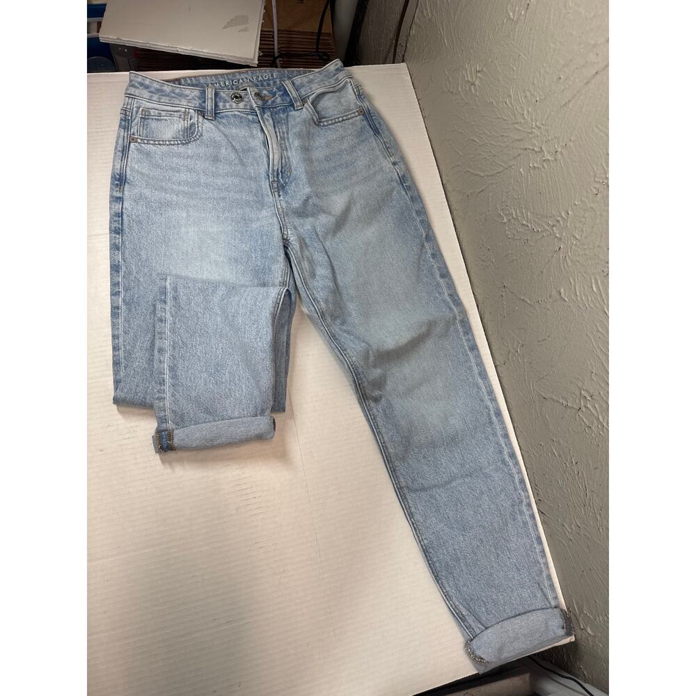 American Eagle Womens Light Wash Strigid Mom Jeans  Hi Rise‎ Taper Leg Size 2
